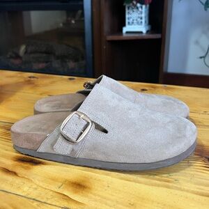 TIME AND TRU Women’s Buckle Clogs